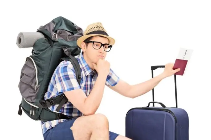 what is common travel scams and how to avoid them